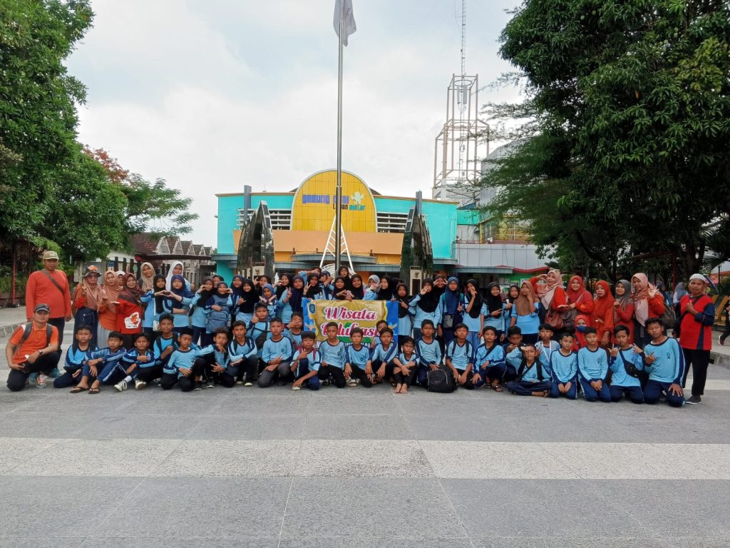 Kegiatan Outdoor Study